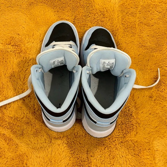 Nike Air Jordan 1 Mid 'Ice Blue' 5.5Y - Picture 2 of 6